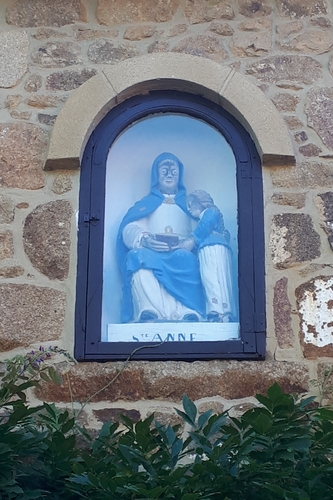  Statue de Ste Anne à st Céneri le Gérei dans l'Orne
