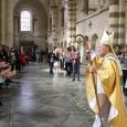 Mgr Vuillemin salue l'assemblée